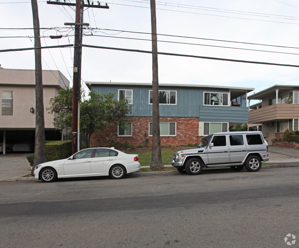 Building Photo - 1811 Taft Ave
