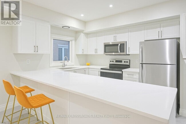 Building Photo - 233 Watson Ave