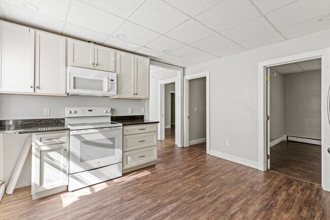 Building Photo - 174 Bartlett St