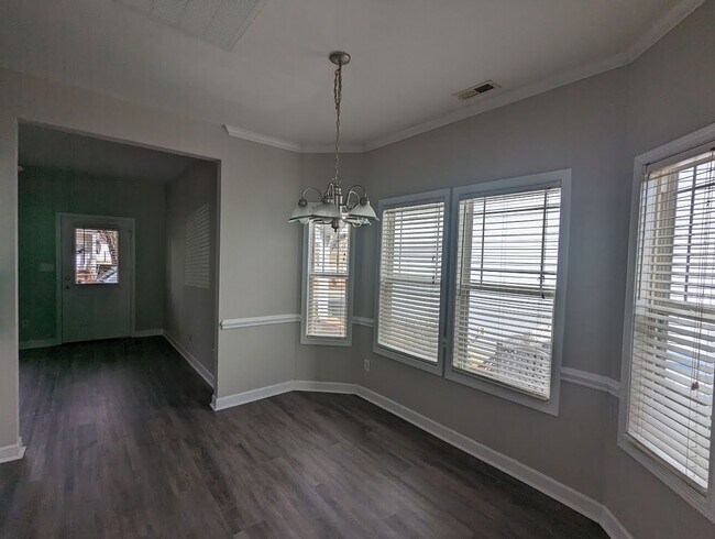 Building Photo - 3 BEDROOM, 2 BATH in HUNTERSVILLE