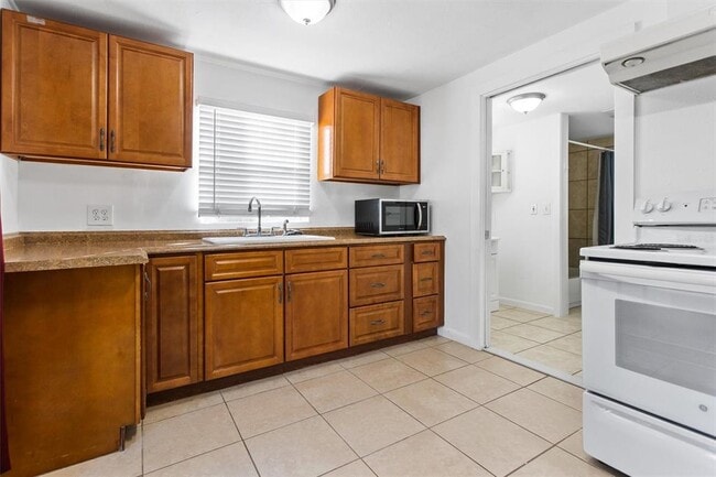 Foto del edificio - 904 Lakeview Rd