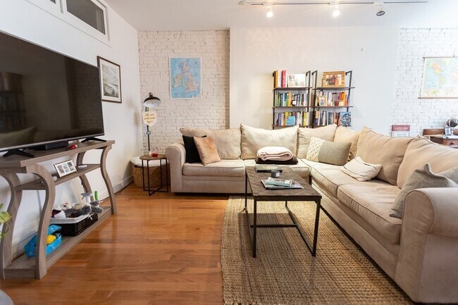 Foto del edificio - 57 N Washington St