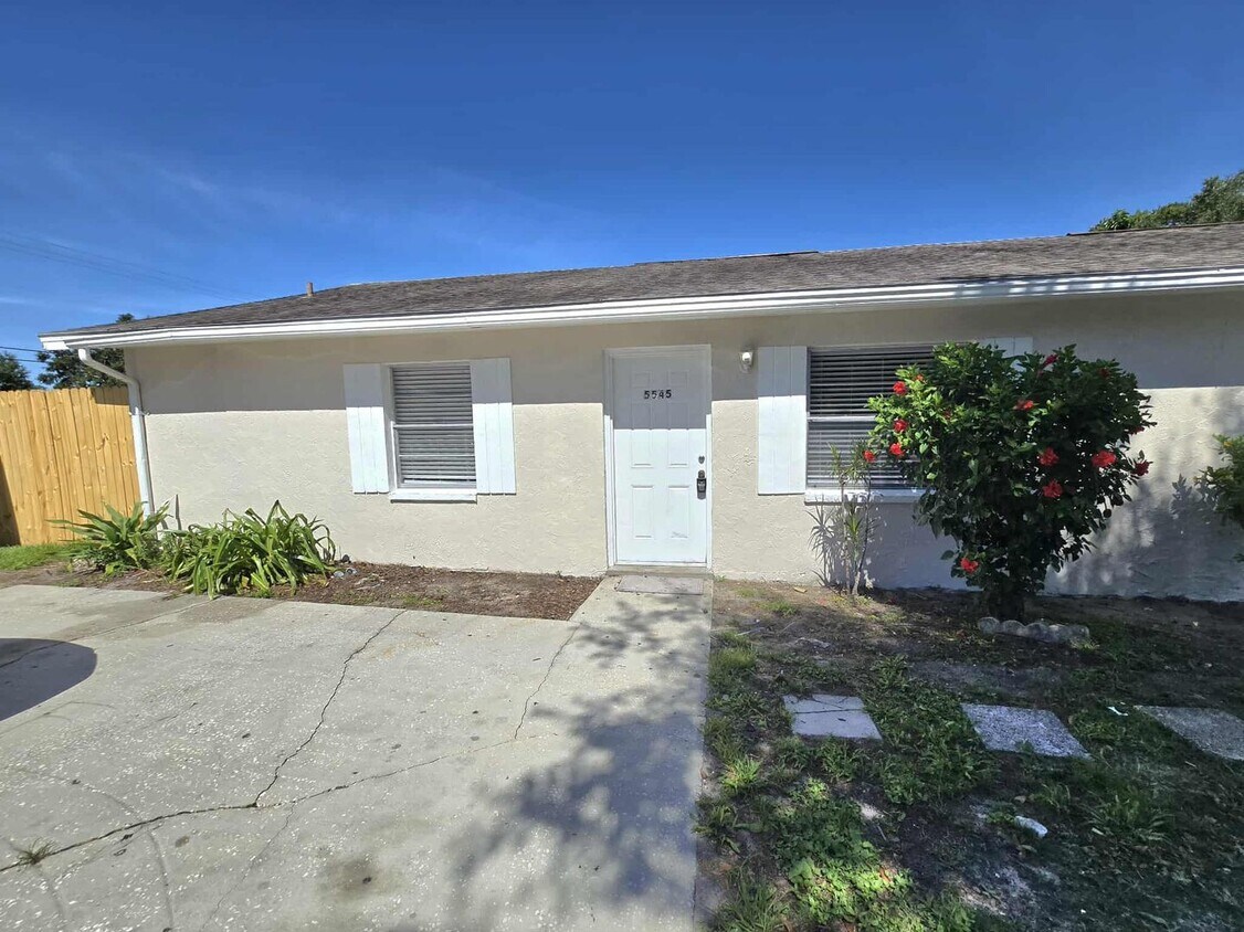 Foto principal - NEWLY RENOVATED 3 Bedroom 1.5 Bath now for...