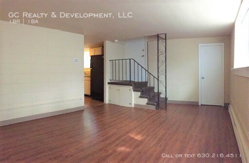 Building Photo - ***1BEDROOM - WALK TO METRA - WATER INCL***