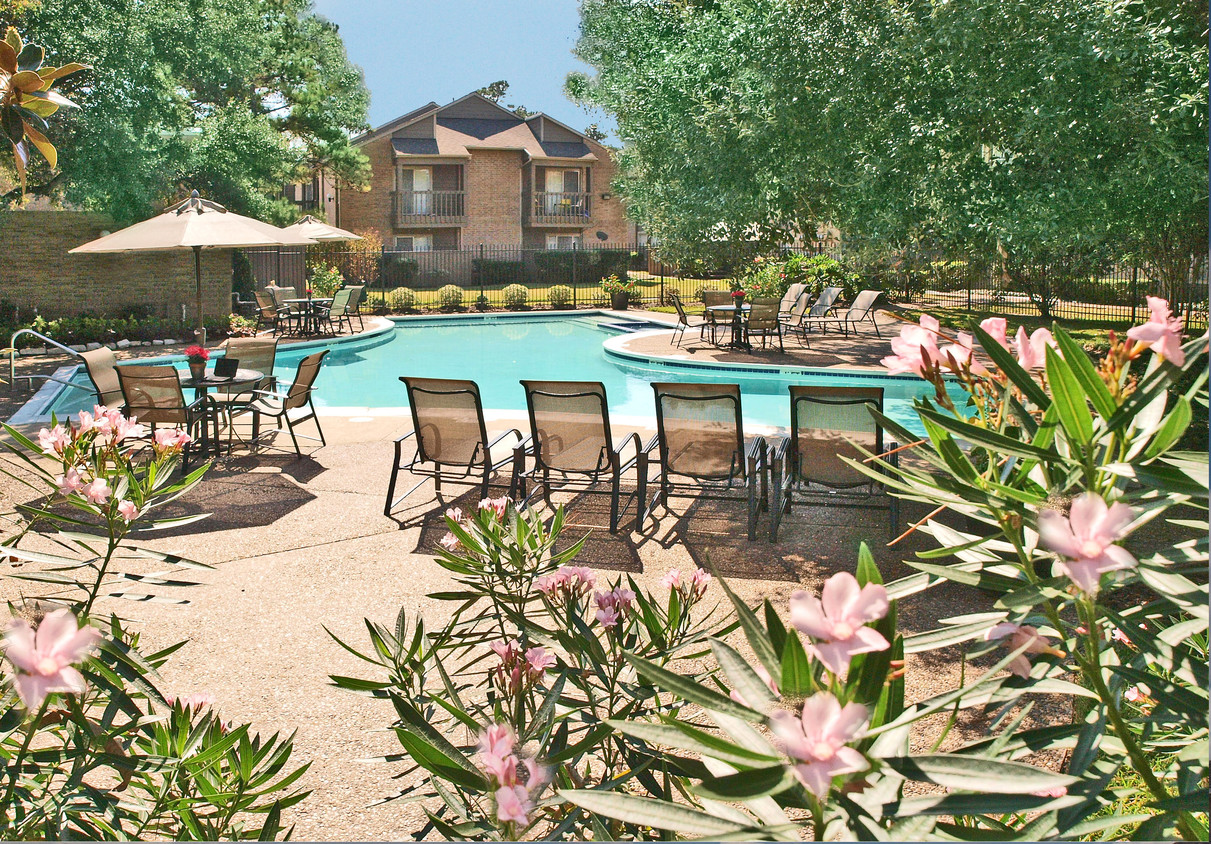 Área de piscina estilo centro turístico - Applewood Village Apartments