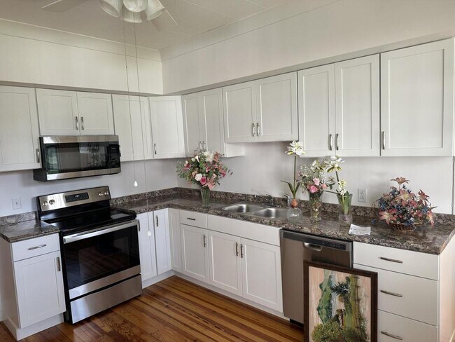 Building Photo - 450 E Drinker St