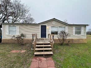 Building Photo - 917 FM247