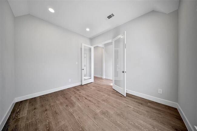 Building Photo - 615 Sand Branch Dr
