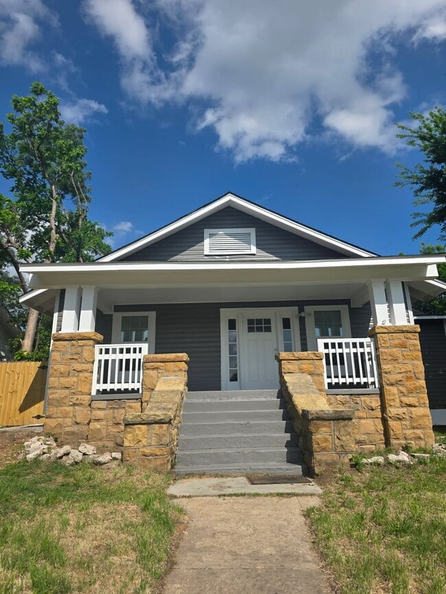 Building Photo - 517 N Main St