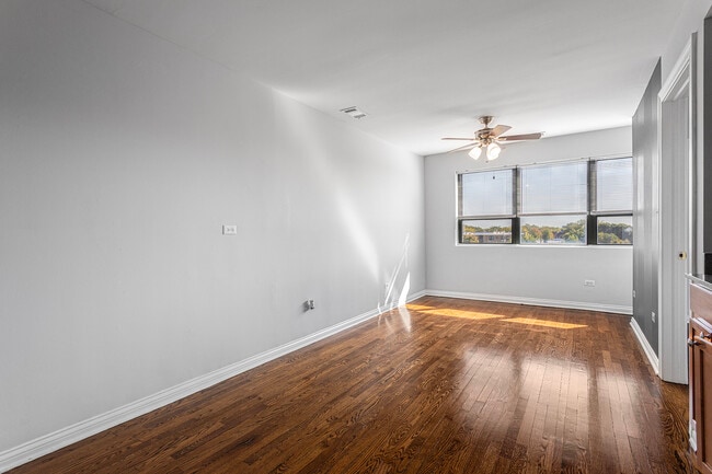 Building Photo - 7616 N Marshfield Ave