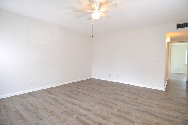 Building Photo - 291 Monaco Way