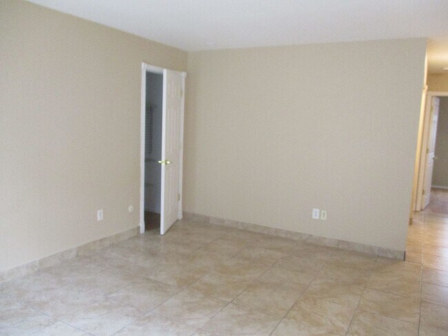 Foto del edificio - Very nice 2 bedroom 1.5 bath 1st floor condo