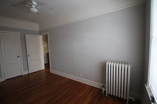 Bedroom/Closet - 836 Sherman Ave