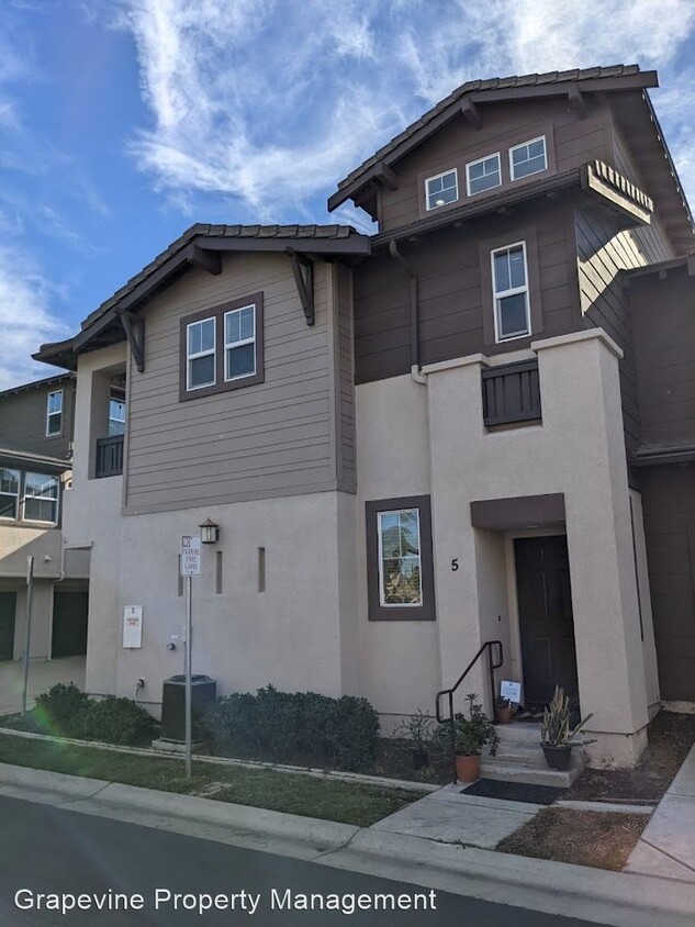 Primary Photo - 3 br, 2 bath House - 41524 Blue Canyon Ave #5