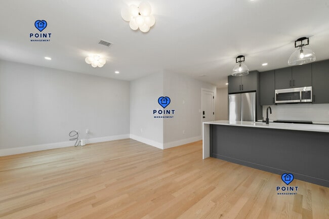 Building Photo - 516 Sumner St