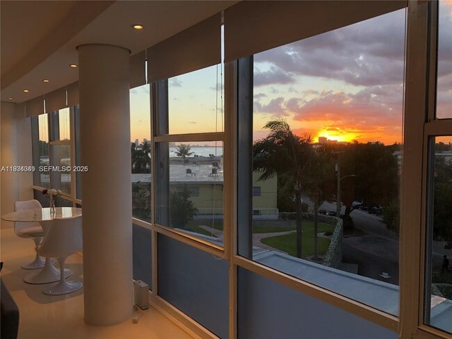 Foto del edificio - 900 Bay Dr