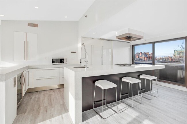 Building Photo - 353 Marlborough St