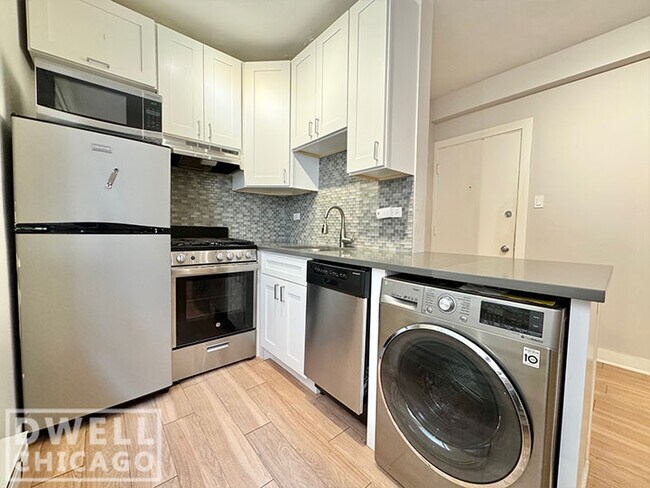 Foto del edificio - 515 W Belmont Ave