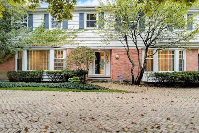 Building Photo - 620 Country Ln