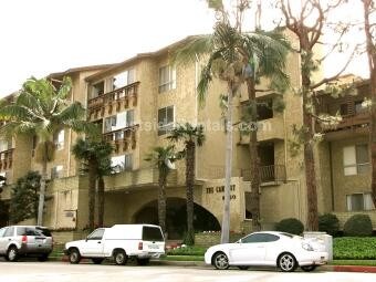 Building Photo - 6250 Buckingham Pkwy