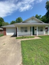 Building Photo - 108 Poplar St