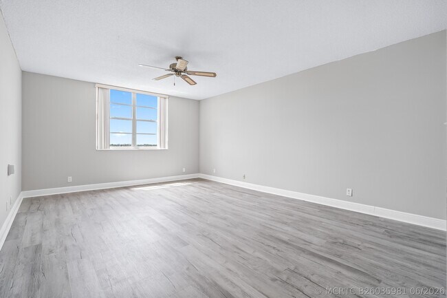 Foto del edificio - 2851 S Ocean Blvd