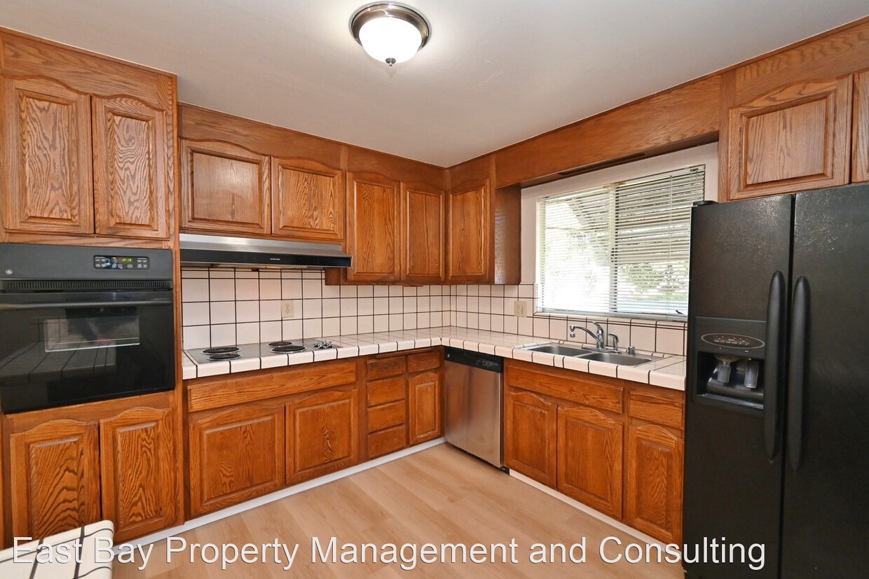 3 br, 2 bath House 4558 Mowry Ave. House Rental in Fremont, CA