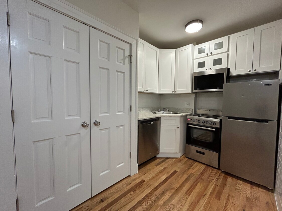 Foto principal - 4526 N Sheridan Rd