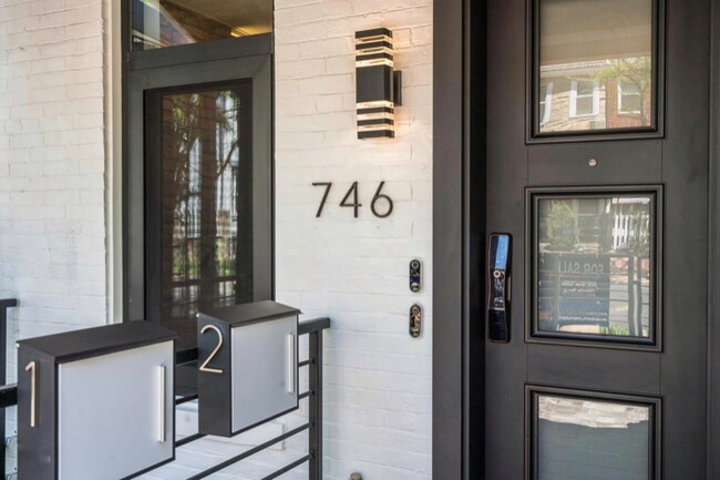 Foto del edificio - 746 Morton St NW