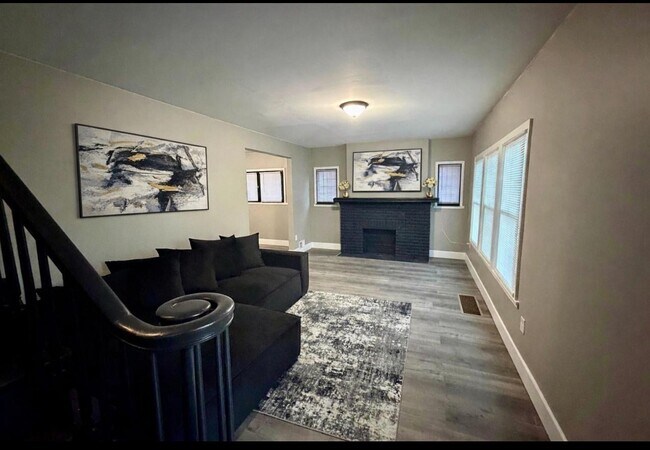 Foto del edificio - 12763 Cloverlawn Ave