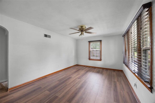 Building Photo - 9537 Chester Ave
