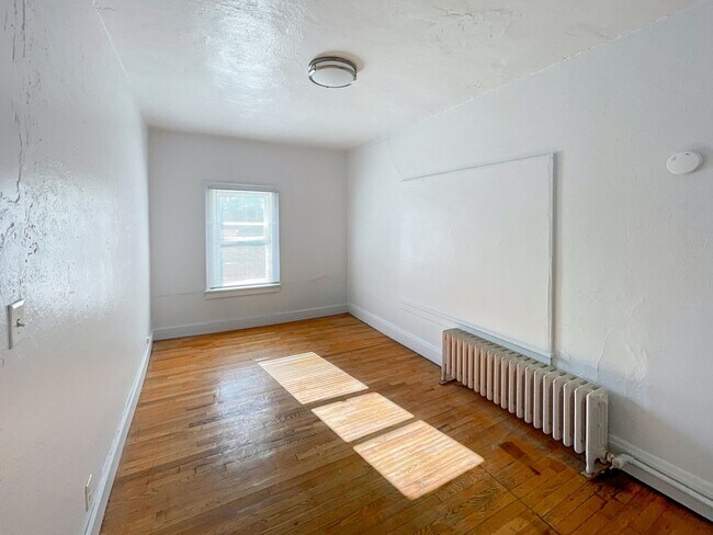 Building Photo - 515 Forest St