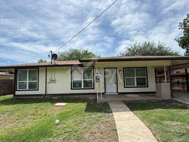 Building Photo - 411 Yolanda Dr