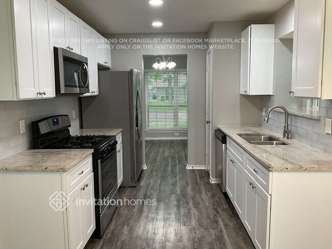 Building Photo - 611 Hanover Dr