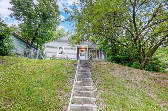 Three Bedroom Available in Dayton! - Three Bedroom Available in Dayton! House