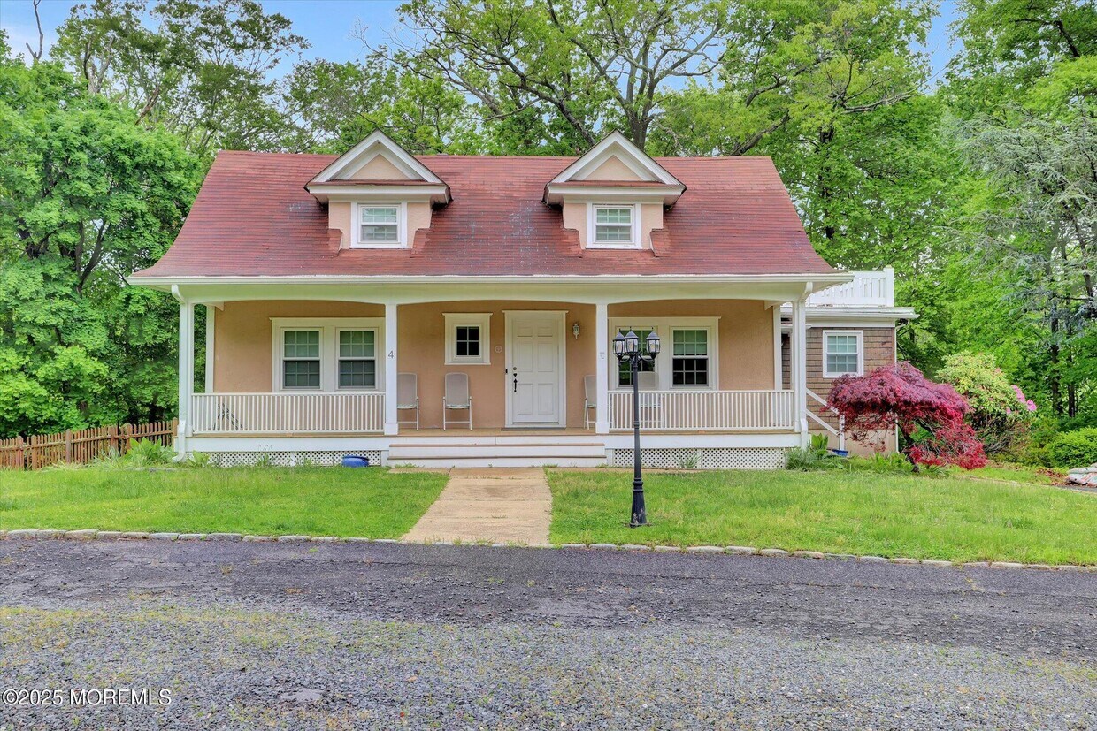 Primary Photo - 4 Ivy Pl