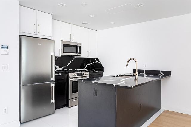 Building Photo - 2 bedroom in BRONX NY 10463