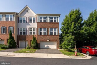Building Photo - 22571 Highcroft Terrace