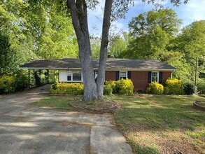 Building Photo - 821 E Main St