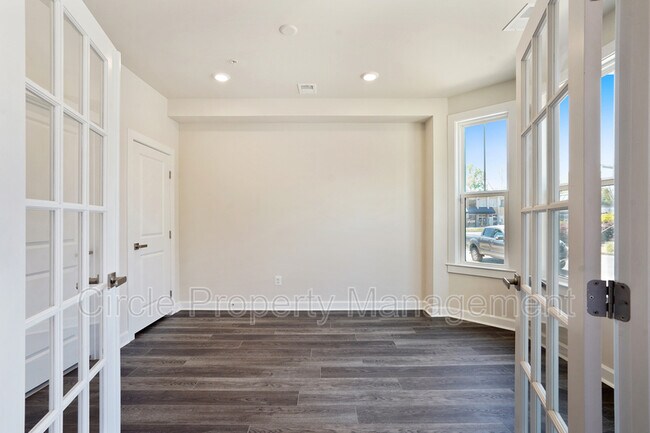 Building Photo - 105 Pleasant St NW
