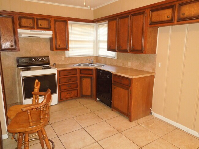 Building Photo - 3020 49th - Available July 16th