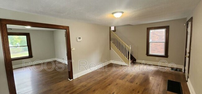 Building Photo - 566 Lilley Ave
