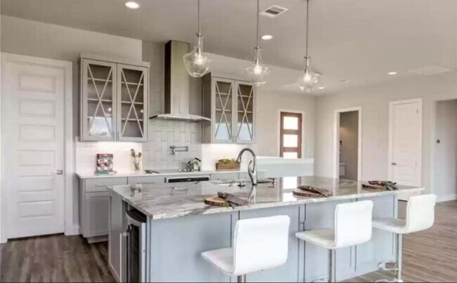 Building Photo - 20504 High Dr