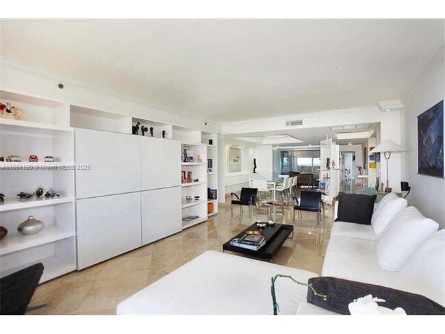 Building Photo - 799 Crandon Blvd