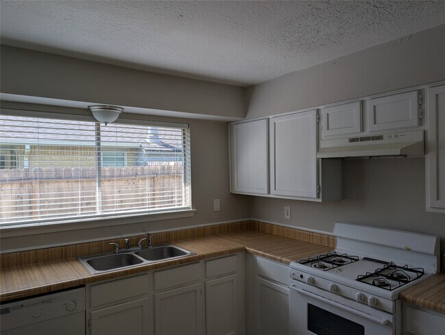 Foto del edificio - 11019 Clear Fork Dr