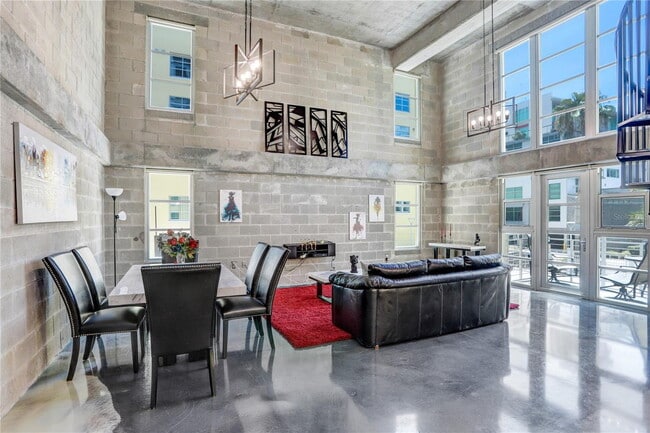 Building Photo - "Chic Urban Living: Spacious 2-Bed, 2-Bath...