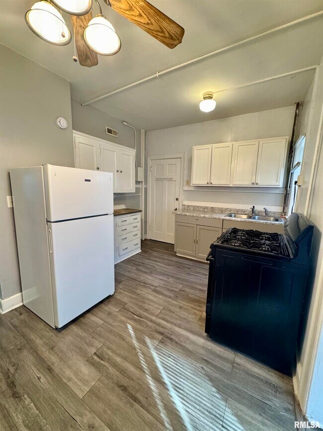 Foto del edificio - 2028 7th Ave