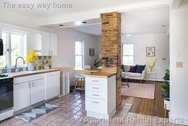 Building Photo - 128 Holworthy St
