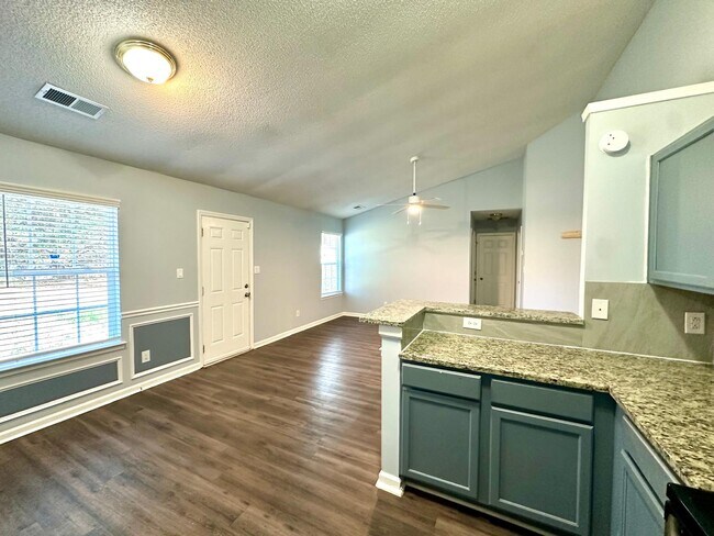 Foto del edificio - 8200 Reames Rd