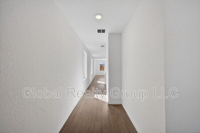 Building Photo - 10647 Nye Pass